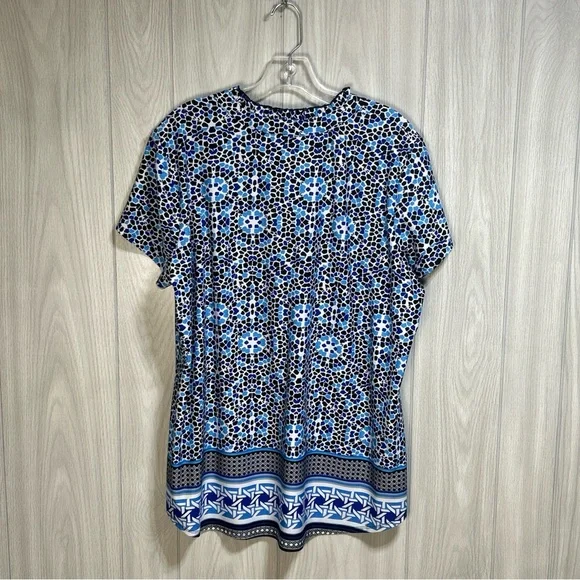 New Directions Short Sleeve V-Neck Blouse Blue Black White Size 2X - Picture 3 of 6